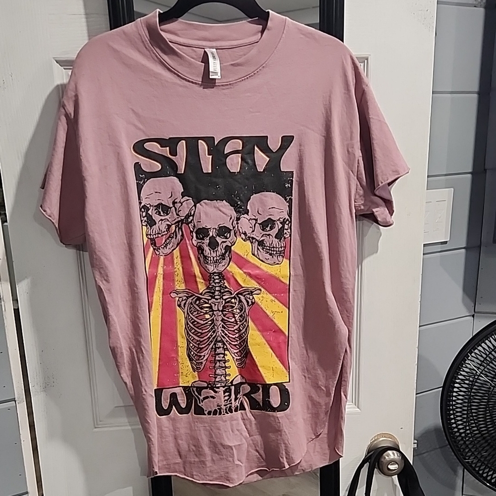 Stay Weird Graphic T-Shirt - Pink